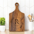 Tabla Reversible para Cortar Queso y Embutidos Personalizada y Grabada con el Nombre de la Familia y el Emblema de la Corona Regalo de Boda para Pareja
