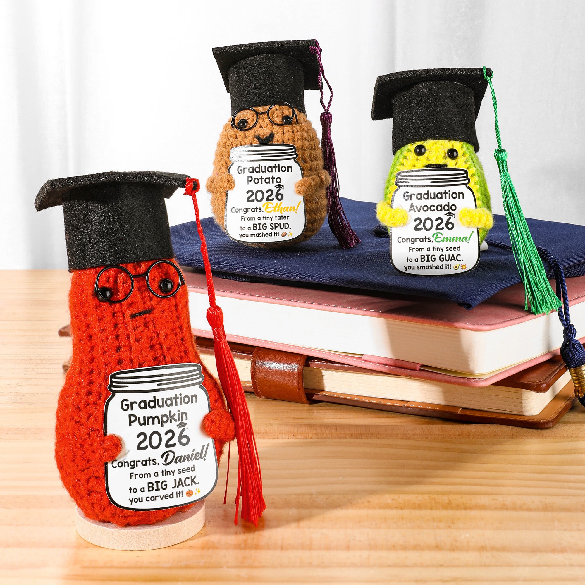 Gorro de graduación personalizado con borla Calabaza Patata Aguacate Muñeco de ganchillo hecho a mano con nombre y año Decoración de escritorio Fiesta de graduación Regalo para graduados