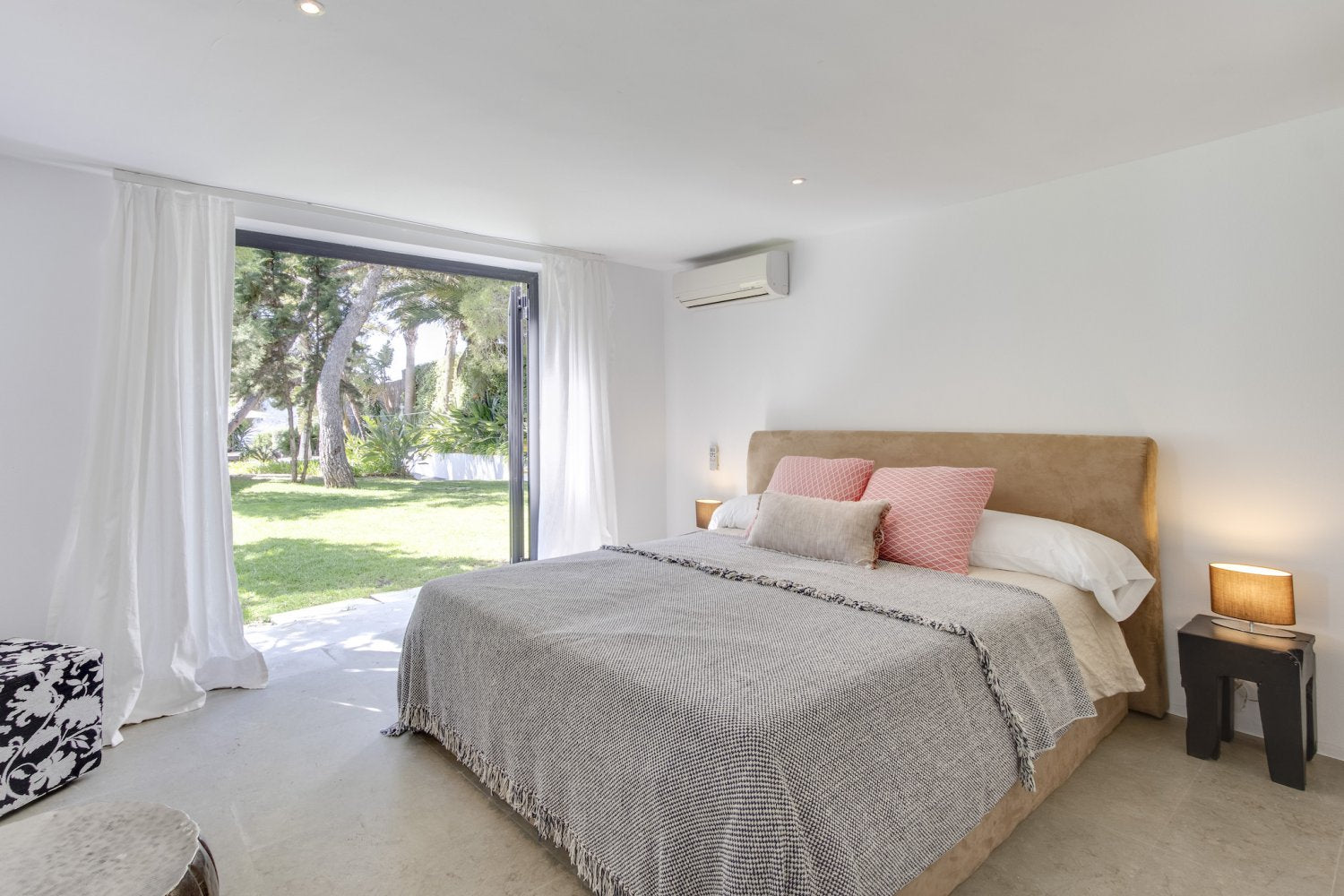 Stylish Ibiza Villa with Direct Views of Es Vedrà in Sant Josep
