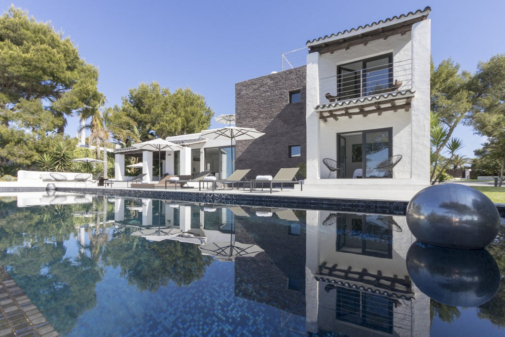 Stylish Ibiza Villa with Direct Views of Es Vedrà in Sant Josep