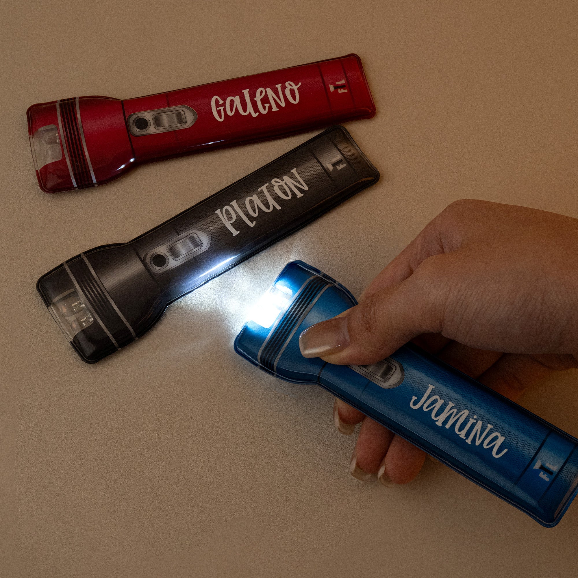 Antorcha magnética plana multicolor personalizada con nombre Uso nocturno Fiesta de búsqueda del huevo de Pascua Regalo para niños