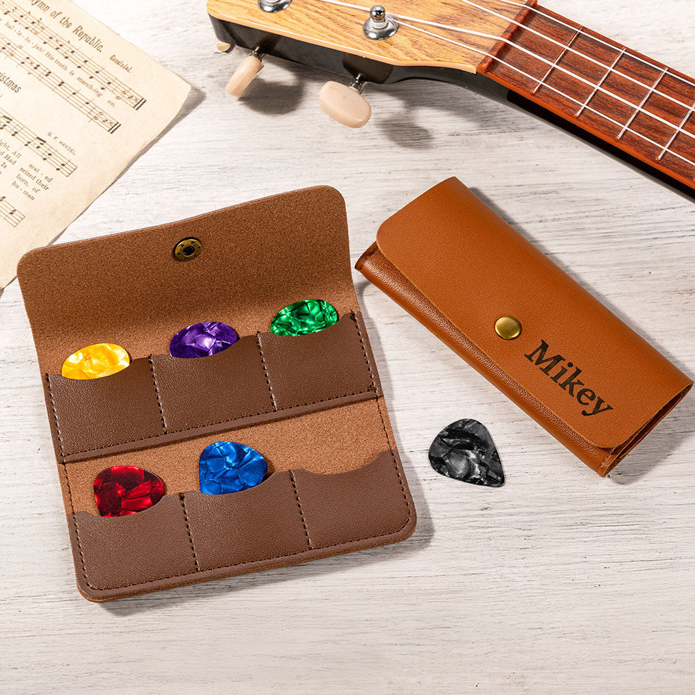 Funda para púa de guitarra de cuero PU con nombre y 6 ranuras Accesorios de guitarra Personalizado Botón oculto Regalo de cumpleaños para guitarrista Amante de la música