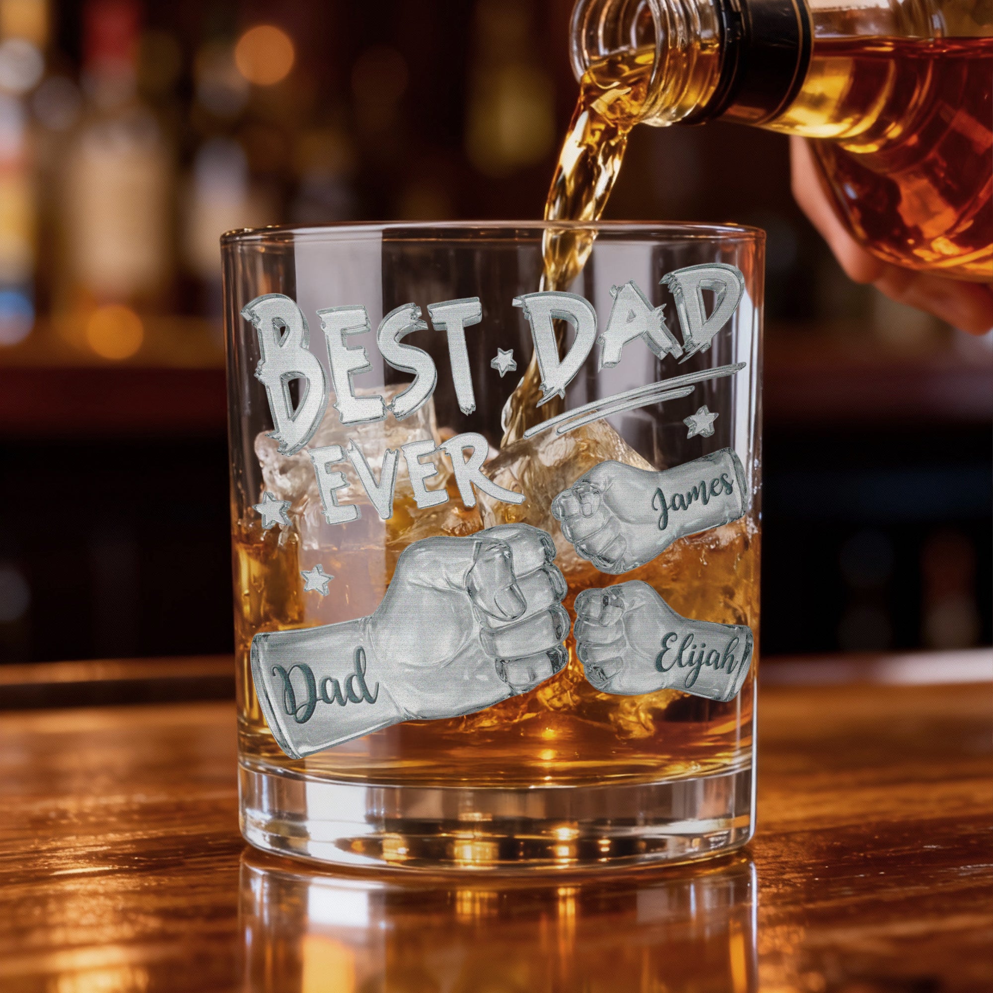 Vaso personalizado Best Dad Ever Fist 10 oz Rock Whiskey Glass con nombres Old Fashioned Regalo de cumpleaños del Día del Padre para hombre aficionado al whisky