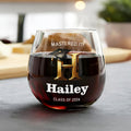 Tapa de Graduación Personalizada Golden Initial 15 oz Stemless Copa de Vino con Nombre y Texto Regalo de Graduación para Graduados