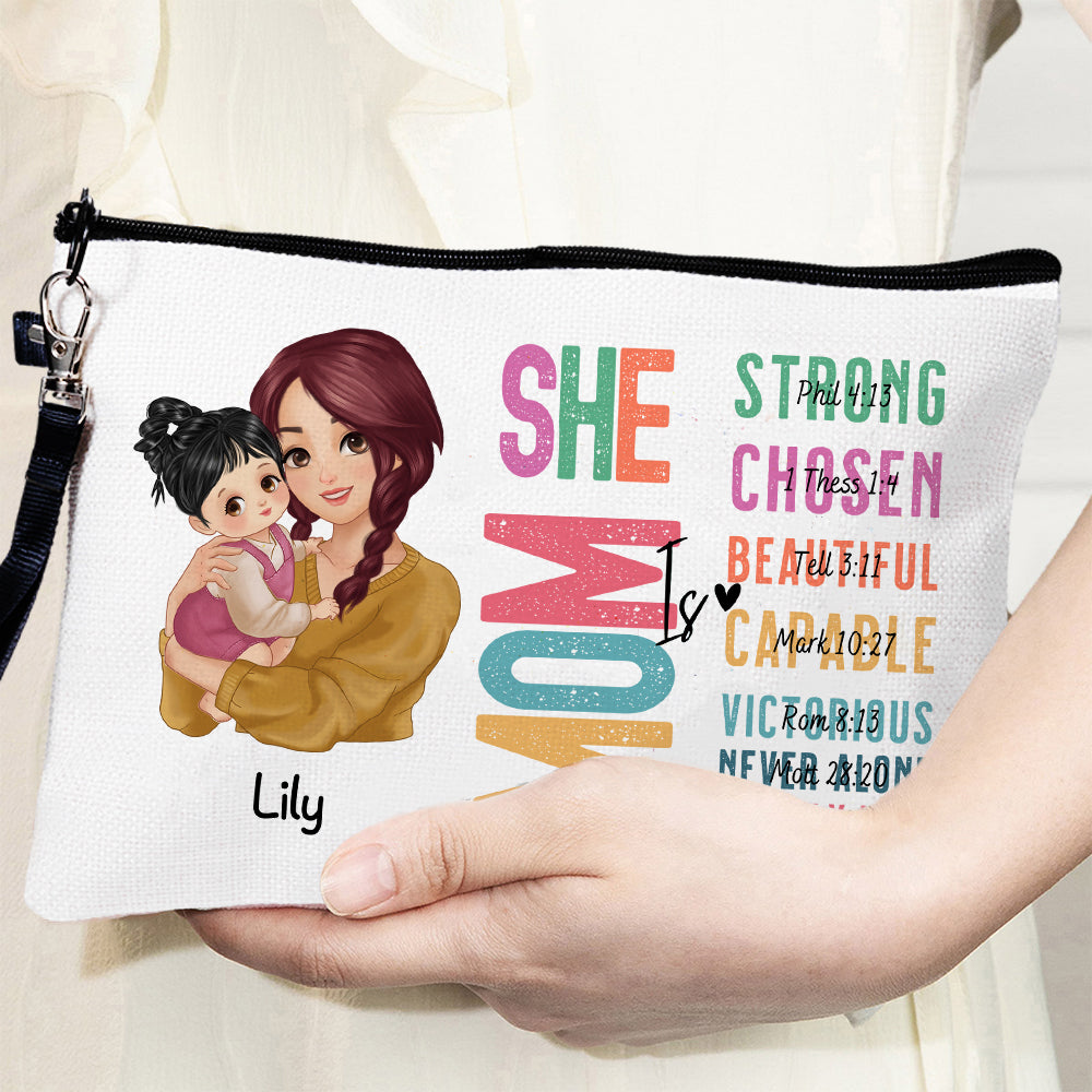 Bolsa de maquillaje personalizada She Is Mom, personaje de dibujos animados con versículo bíblico, nombre y pulsera Regalo de bautizo para madre en el Día de la Madre