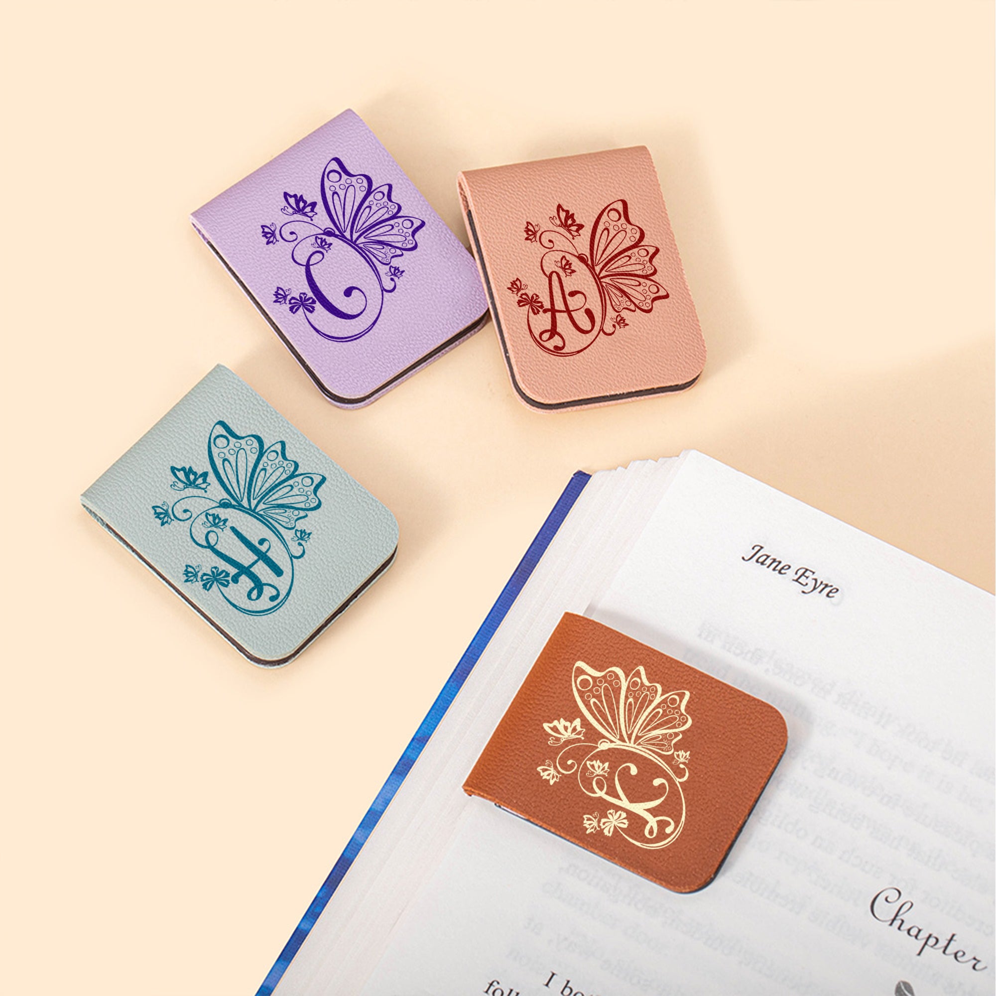 Personalizado multicolor mariposa inicial de lectura magnética de cuero de la PU Marcapáginas Clip de cumpleaños de regalo para los amantes de los libros Profesores Estudiantes