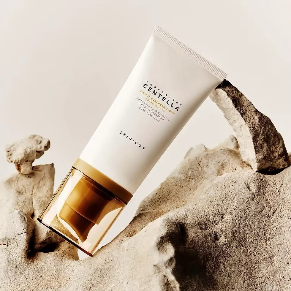 Skin1004 - Protector Solar Ligero con Centella de Madagascar – Air-Fit Suncream Light SPF50+ PA++++ (50ml)
