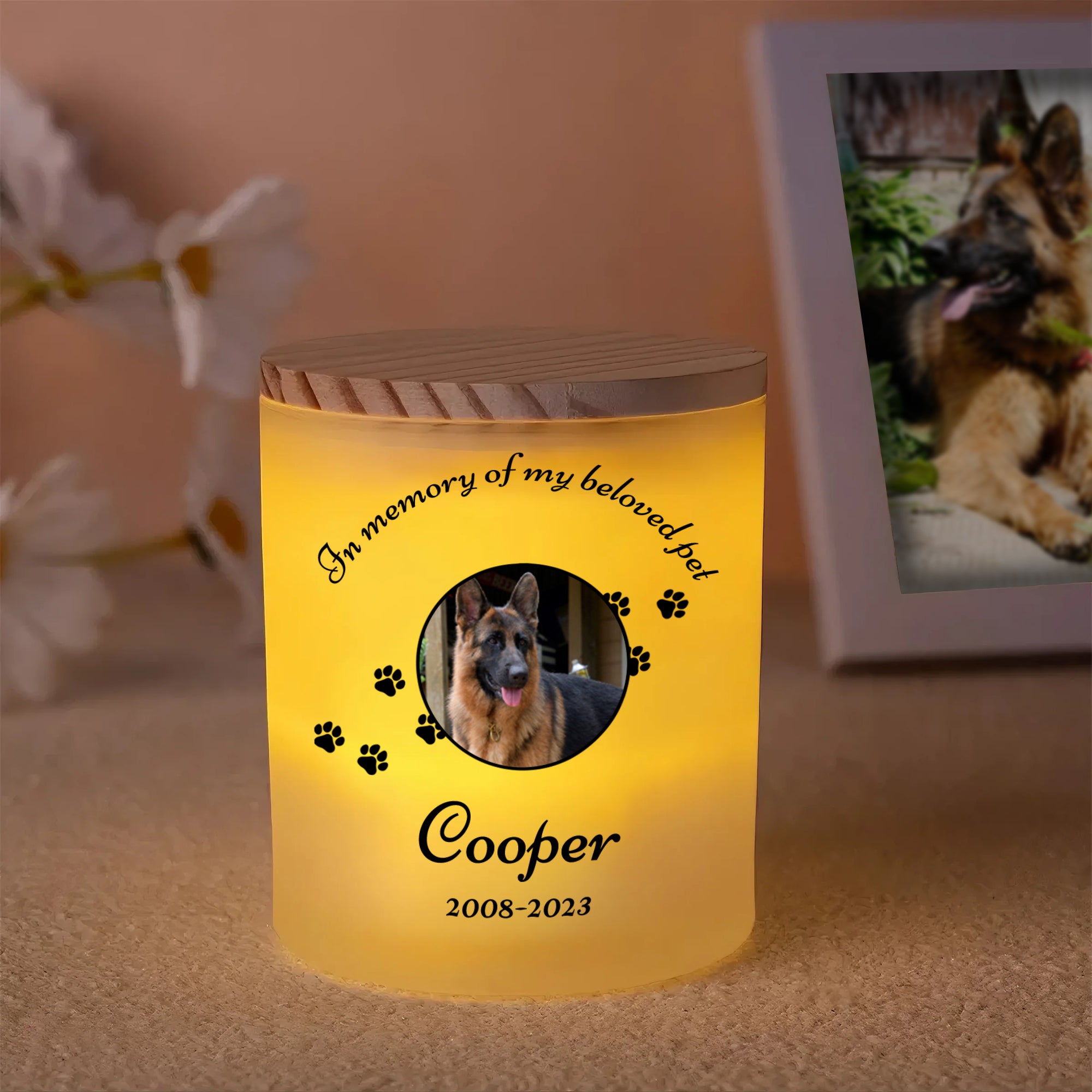 Personalizada Wing Paw Print LED Tarro de vela con el nombre del título y la fecha Memorial Condolencia Simpatía Pet Loss Regalo para los dueños de mascotas
