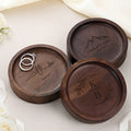 Corona de flores personalizada bandeja de madera de nogal anillo con la inicial grabada Bridal Shower Wedding Anniversary Gift for Couple