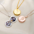 Personalizado 1-5 Nacimiento Flores Relicario Collar con nombre grabado y 2 fotos Dainty Joyería Aniversario Cumpleaños Regalo para las mujeres