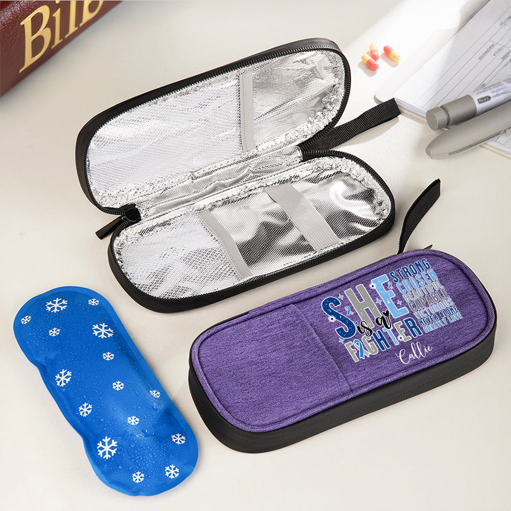 Estuche de viaje aislante con nombre para bolígrafo de insulina personalizado She Is A Fighter (Ella es una luchadora) Versículos de la Biblia Regalo motivador para mujeres diabéticas