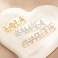 Personalizado Bling Zircon Nombre Solapa Broche Traje Accesorio Cumpleaños Boda Aniversario Regalo para Mujeres