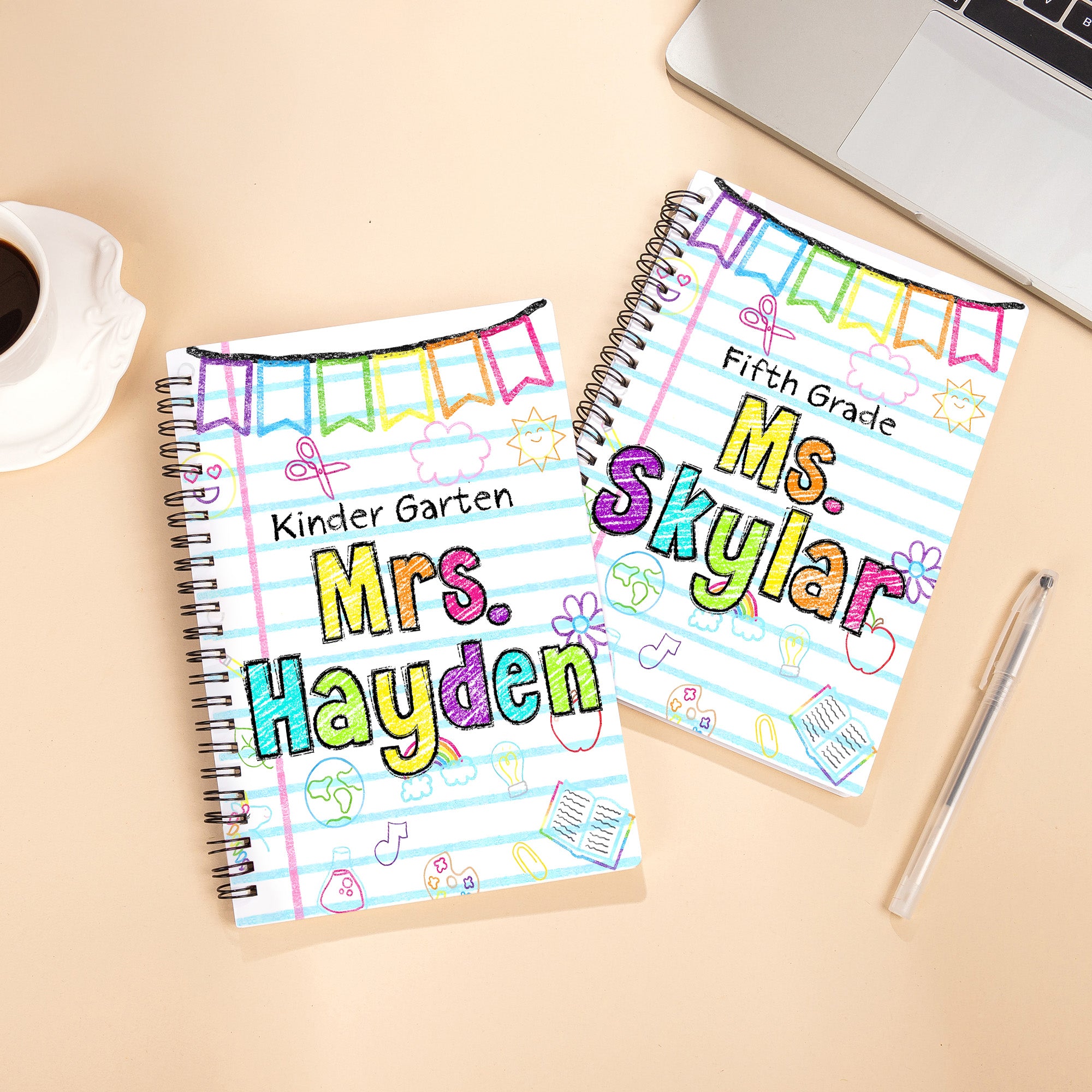 Cuaderno A5 personalizado con el tema de los profesores, estilo lápices de colores, 60 páginas rayadas y nombre Regalo de vuelta al cole para profesores en el Día del Profesor
