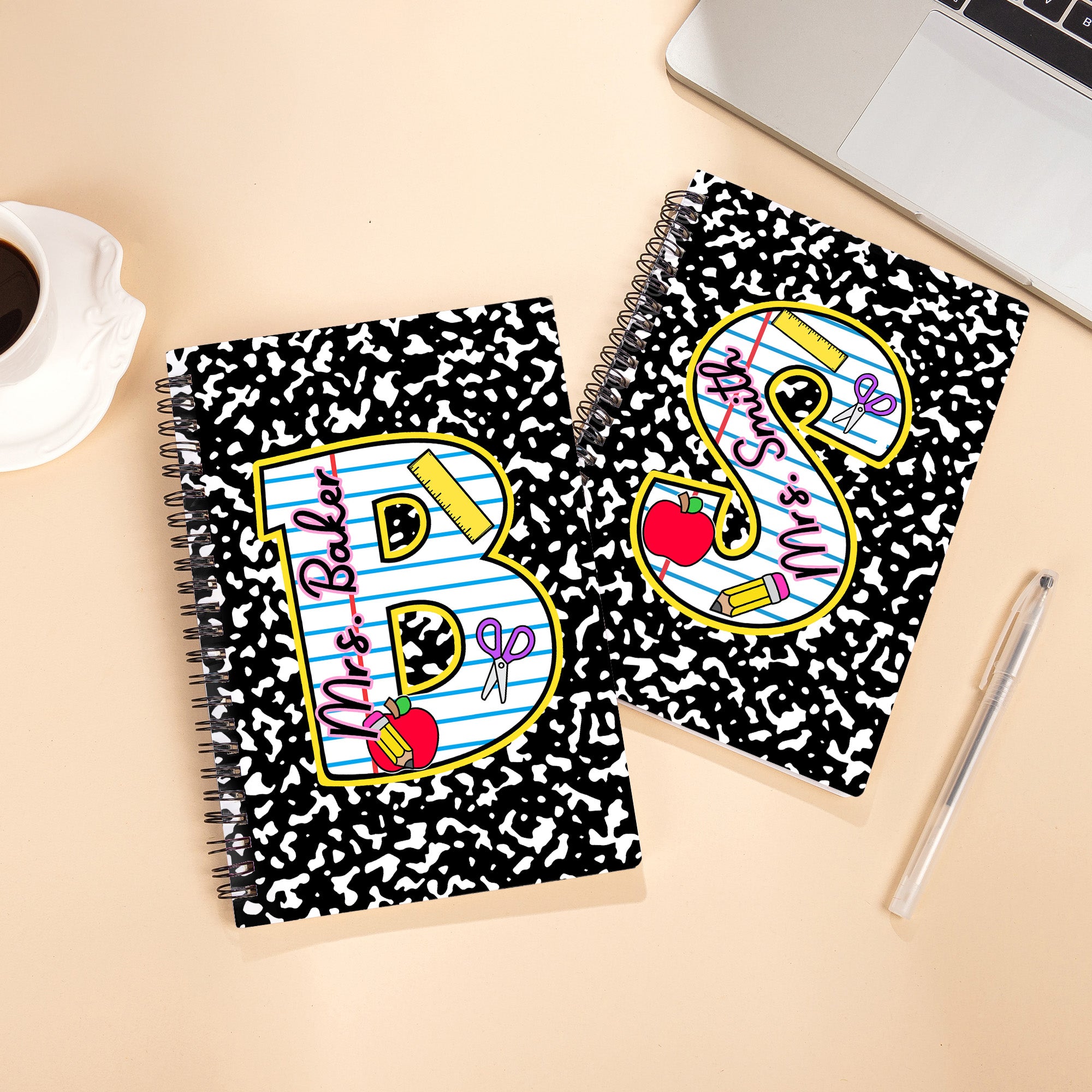 Cuaderno personalizado Pencil Apple Initial A5 Cuaderno espiral con texto y 60 páginas rayadas Día del profesor Regalo de cumpleaños para profesores