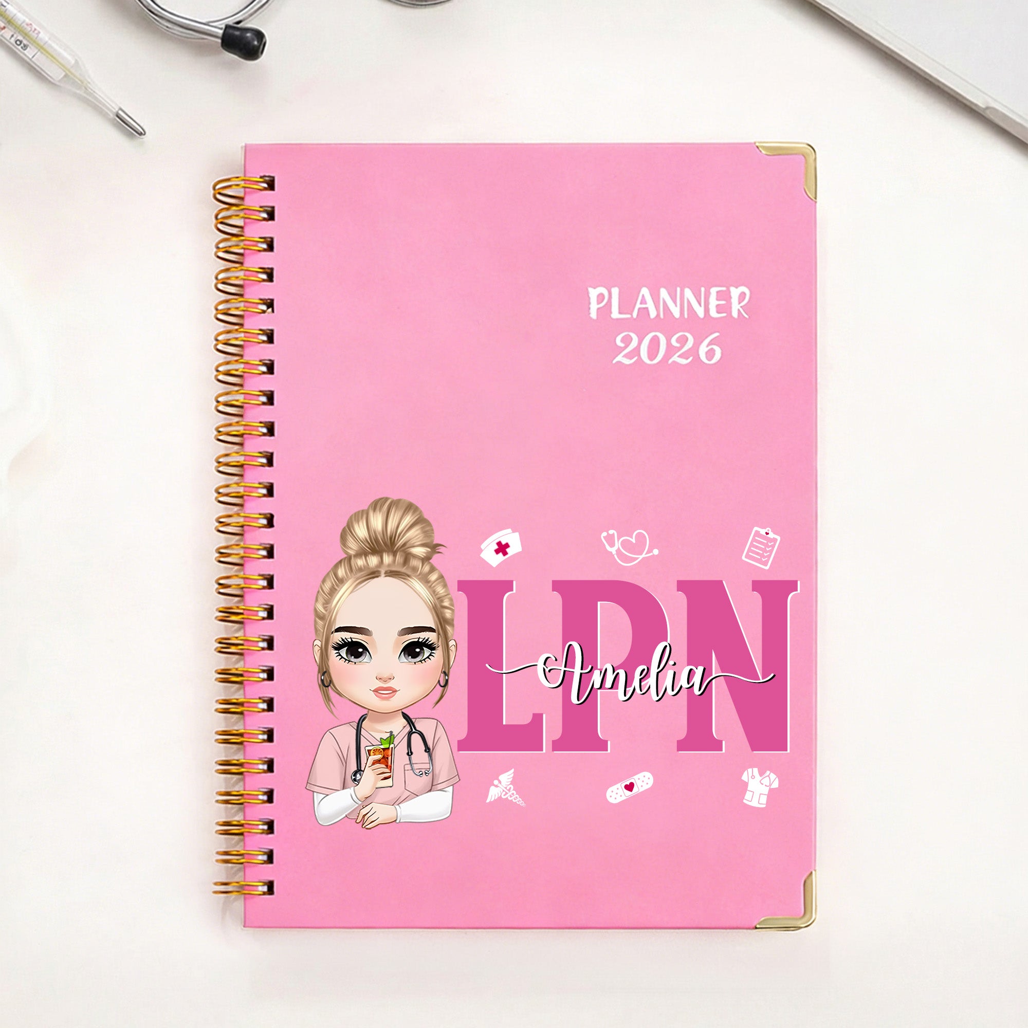 Cuaderno de espiral A5 con páginas de planificación semanal y mensual Personalizado Personaje de dibujos animados Enfermera Doctora 2026 Regalo de uso diario para enfermeras y médicos