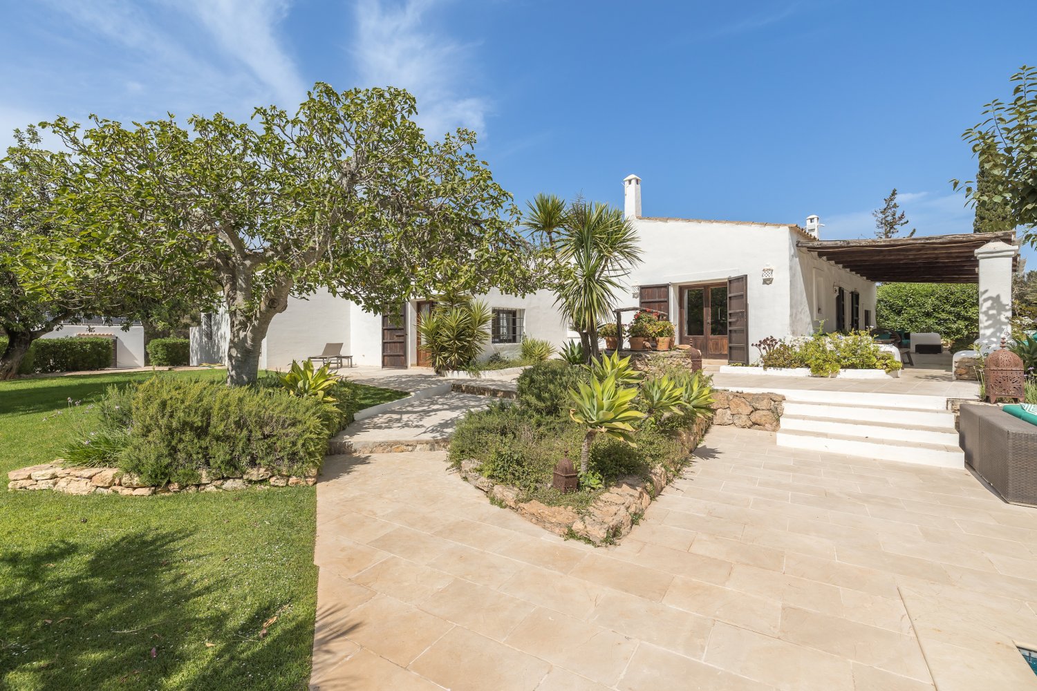 200-Year-Old Classic Ibizan Farmhouse Finca with Cozy Interiors in Ibiza Town