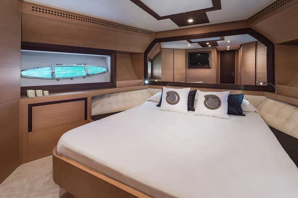 Pershing 72