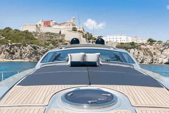 Pershing 72
