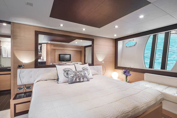 Pershing 72
