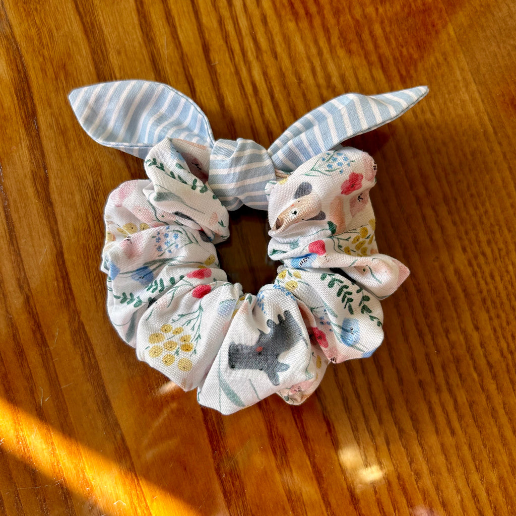 Meadow Dachshunds - Scrunchie with bow