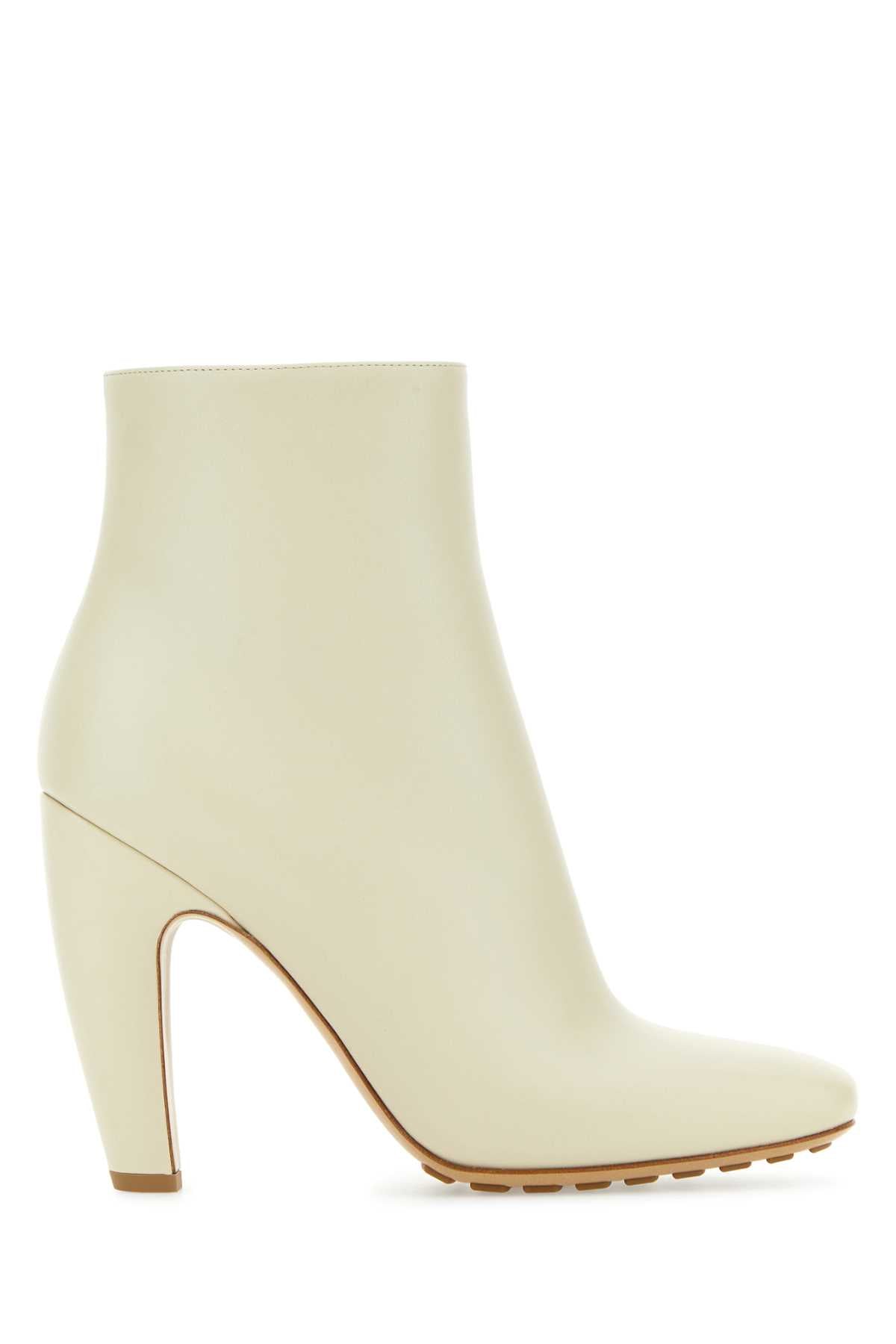 Bottega Veneta Leather Chunky-Heel Ankle Boot — Beige