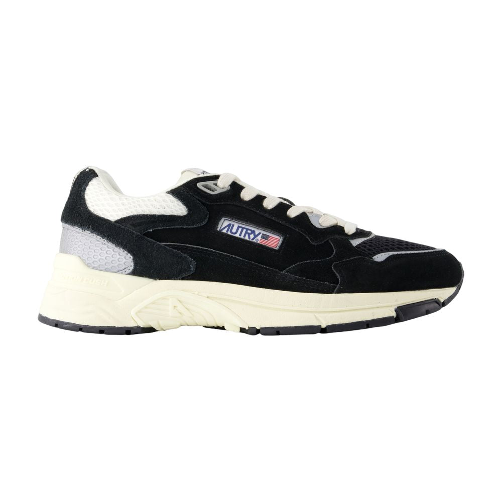 Autry Hyperway Low Sneaker — Black