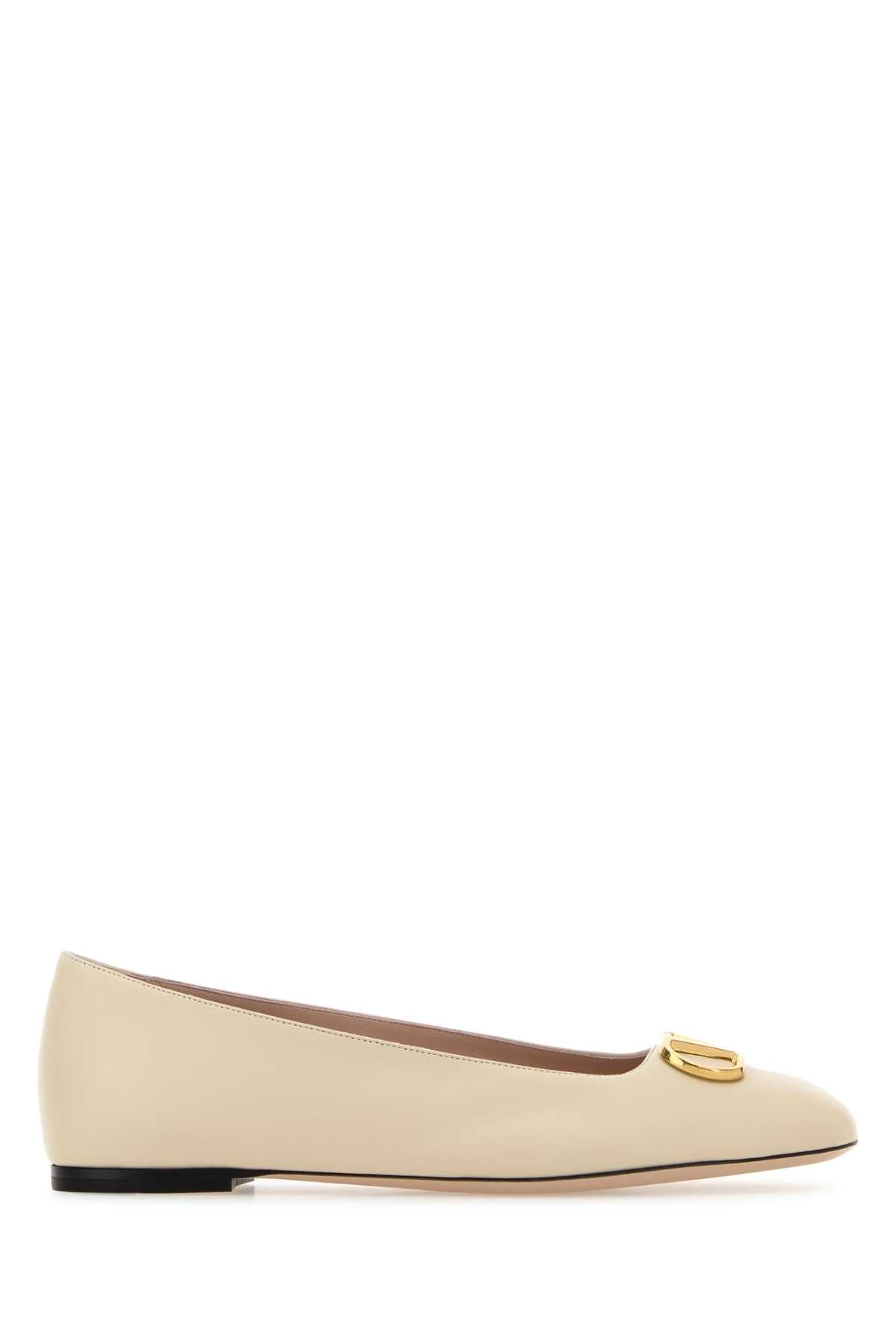 Valentino Garavani Vlogo Flat — Beige