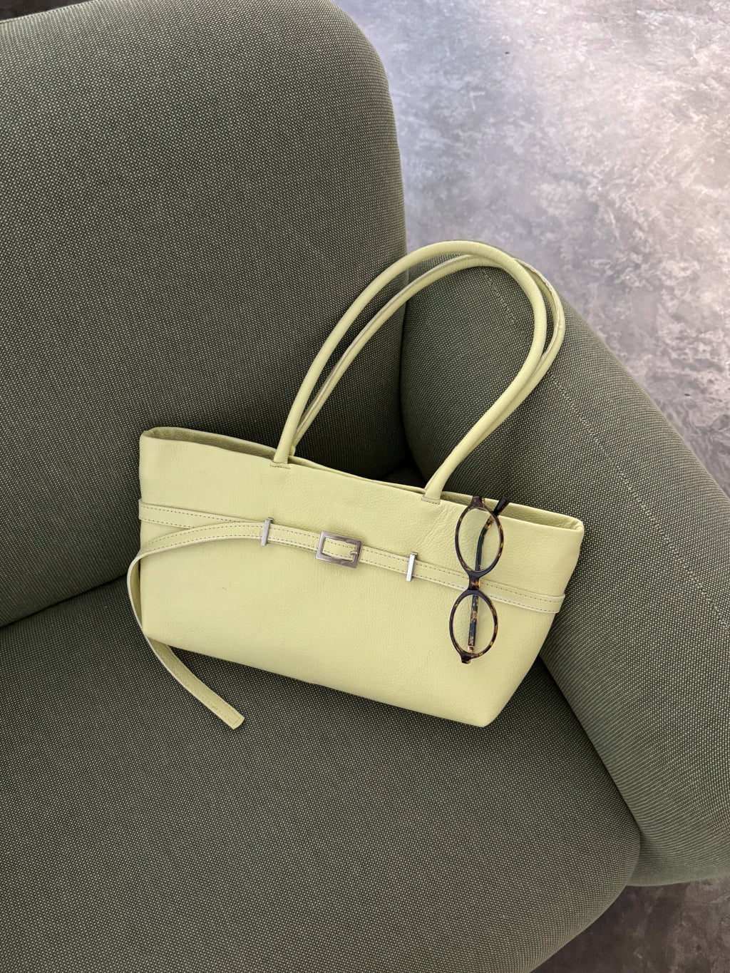 BOLSO ESSENTIAL EAST-WEST | MANTECA