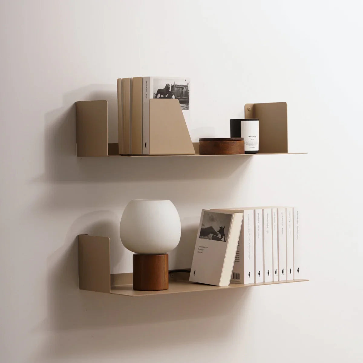 Metallregal Firenze – schwebendes Bücherregal