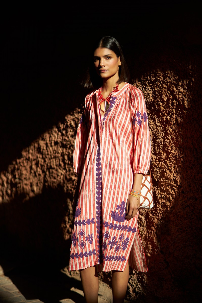 KURTA RAYAS BORDADA LINEAS NARANJA/BLANCO