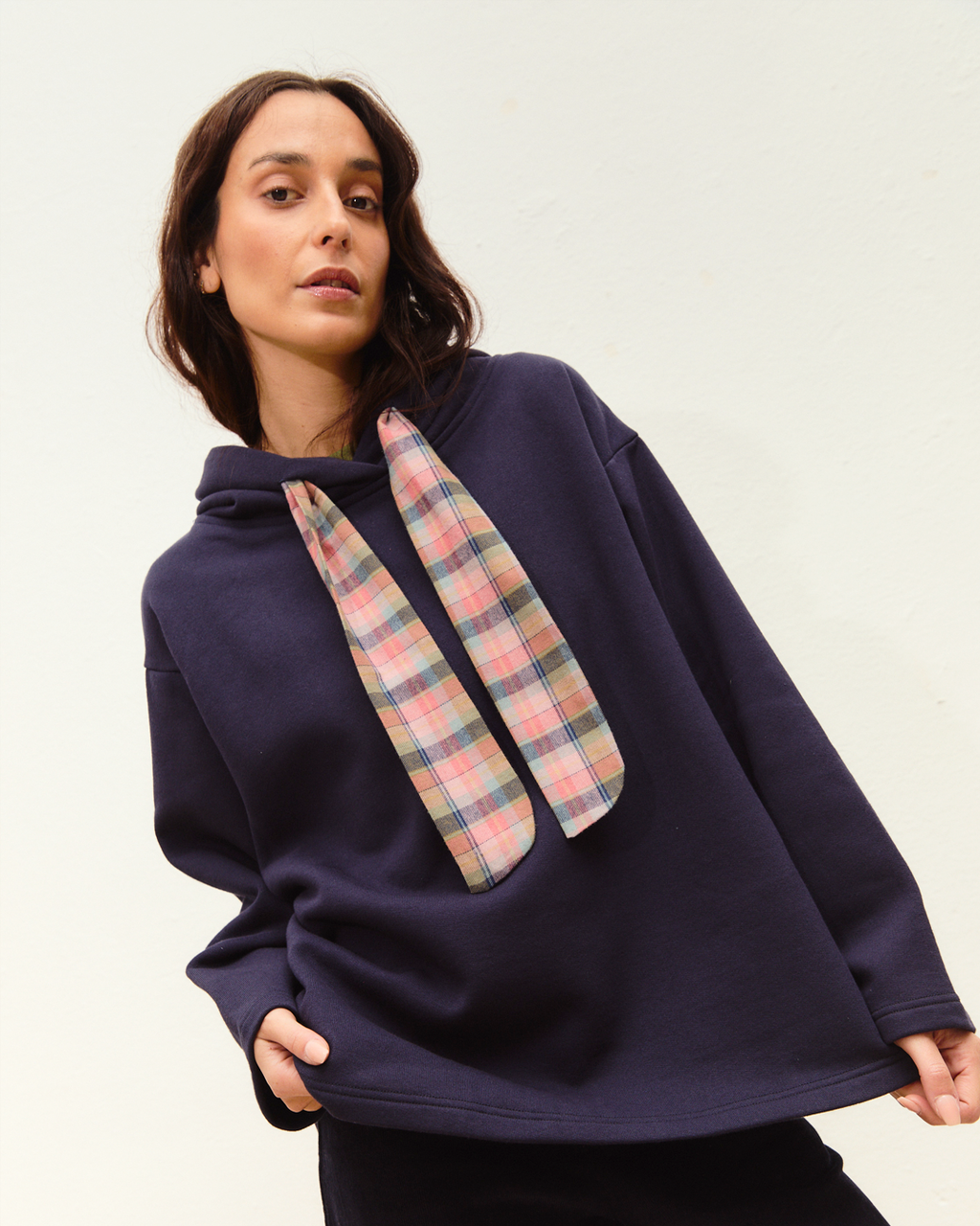 sudadera leo bond ▢