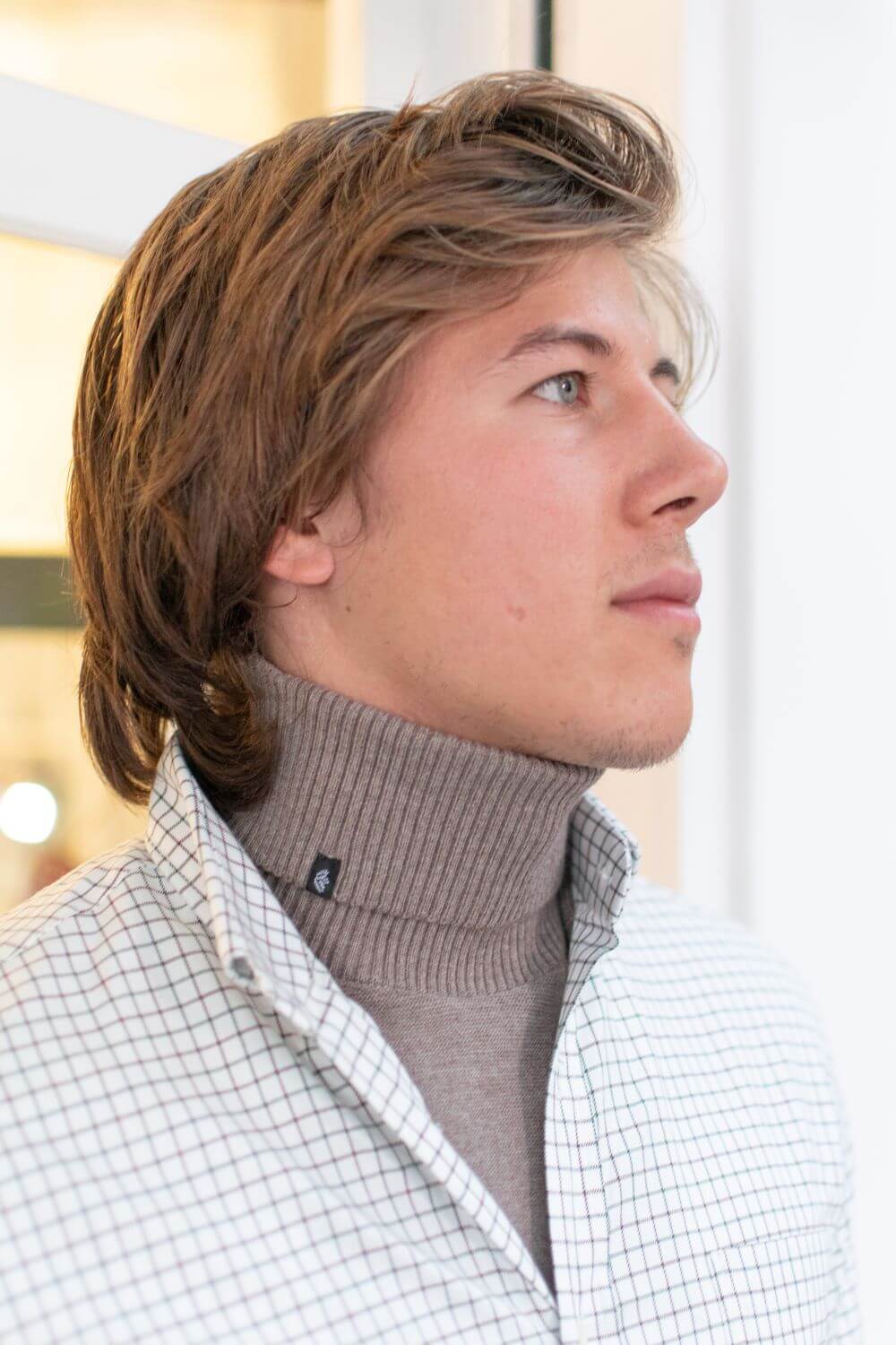 Jersey de cuello vuelto minimo marrón hombre edición Serbal