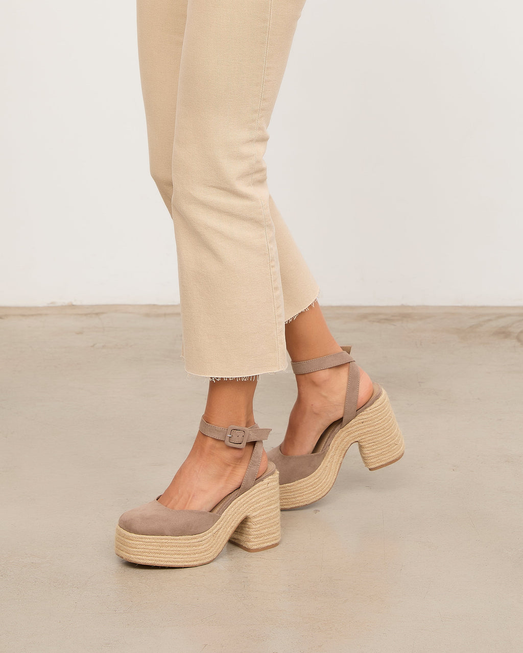 TINA TOPO STRAW