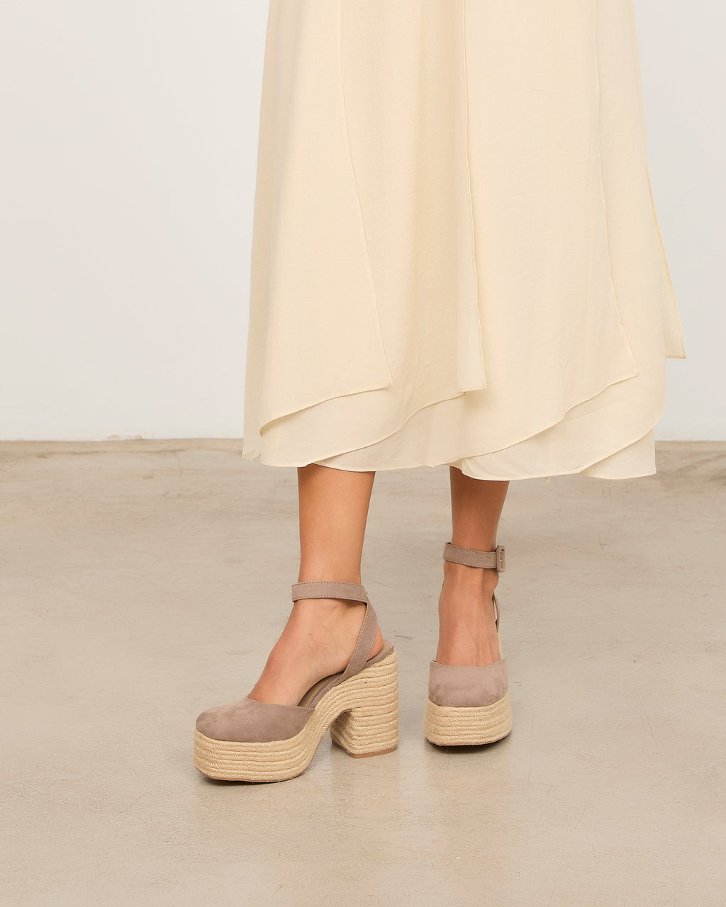TINA TOPO STRAW