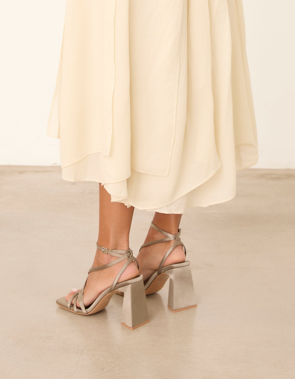 JAN GRIS SATIN