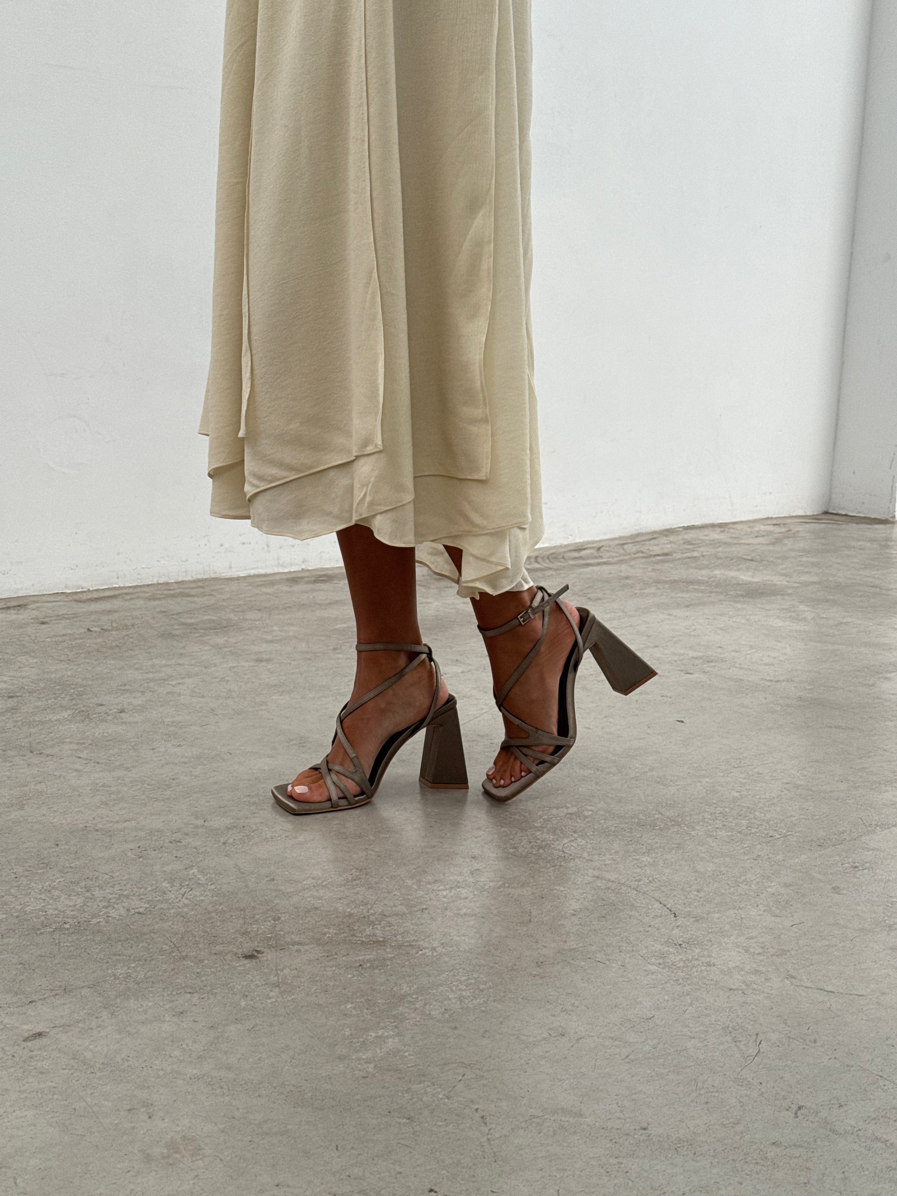 JAN GRIS SATIN