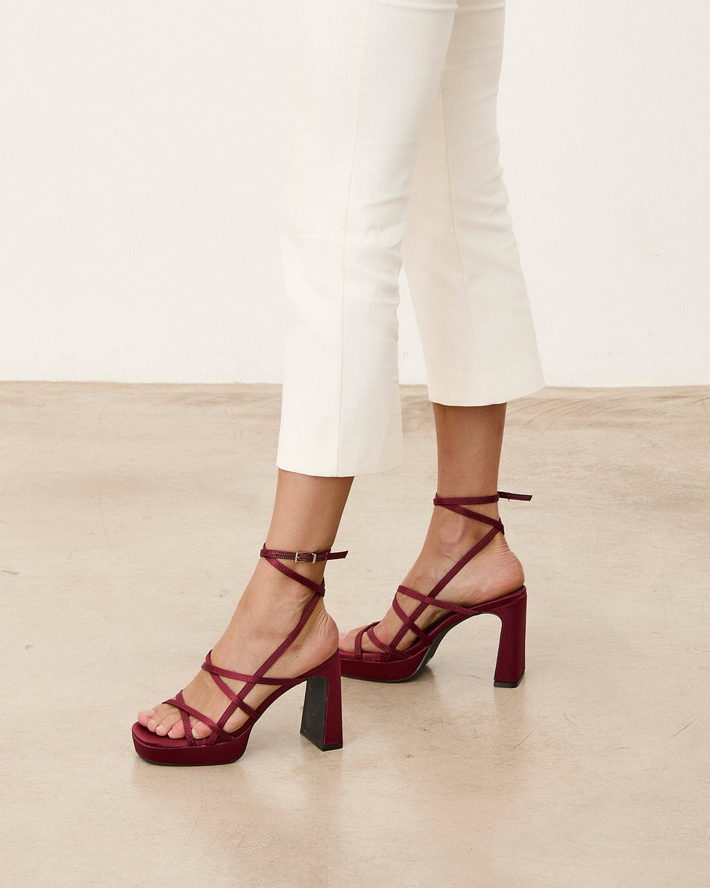 NORI BURDEOS SATIN