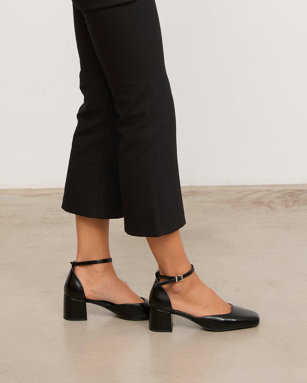 AMBER NEGRO