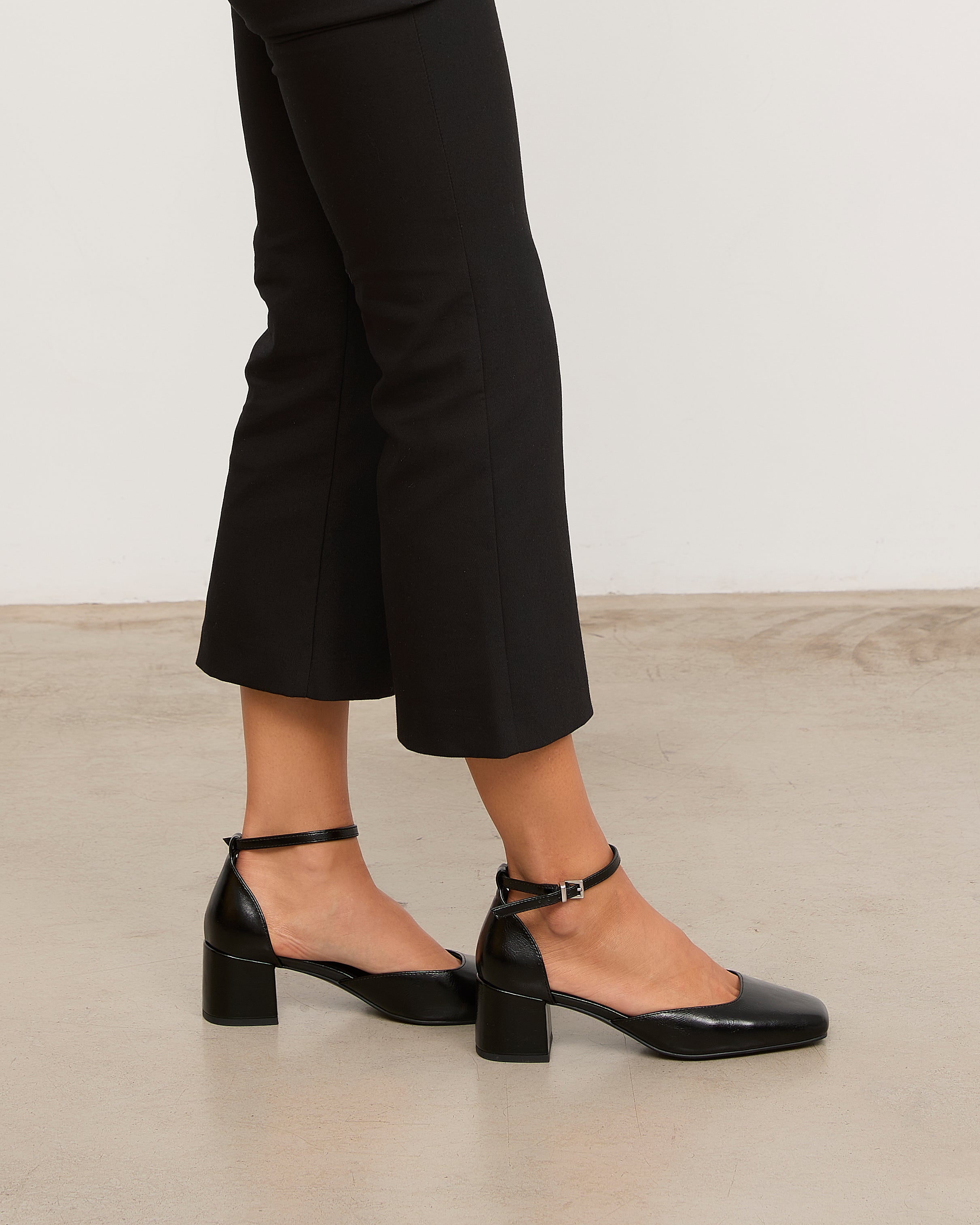 AMBER NEGRO
