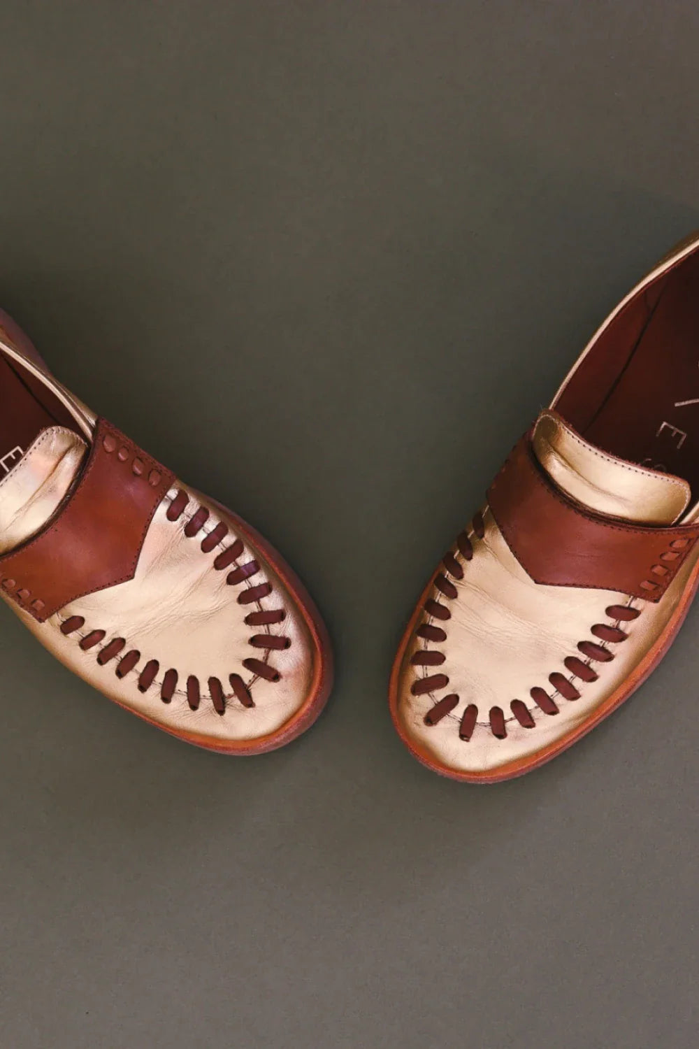 Mocasin Dorado