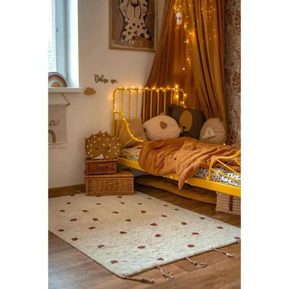 Alfombra Infantil NÜMI AMBRE con lunares 100x150