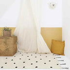 Alfombra Infantil NÜMI BLACK con lunares 100x150