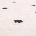 Alfombra Infantil NÜMI BLACK con lunares 100x150