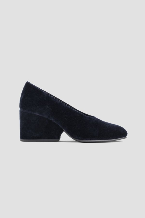 Comme des Garçons Velvet Block Heel Pump — Navy