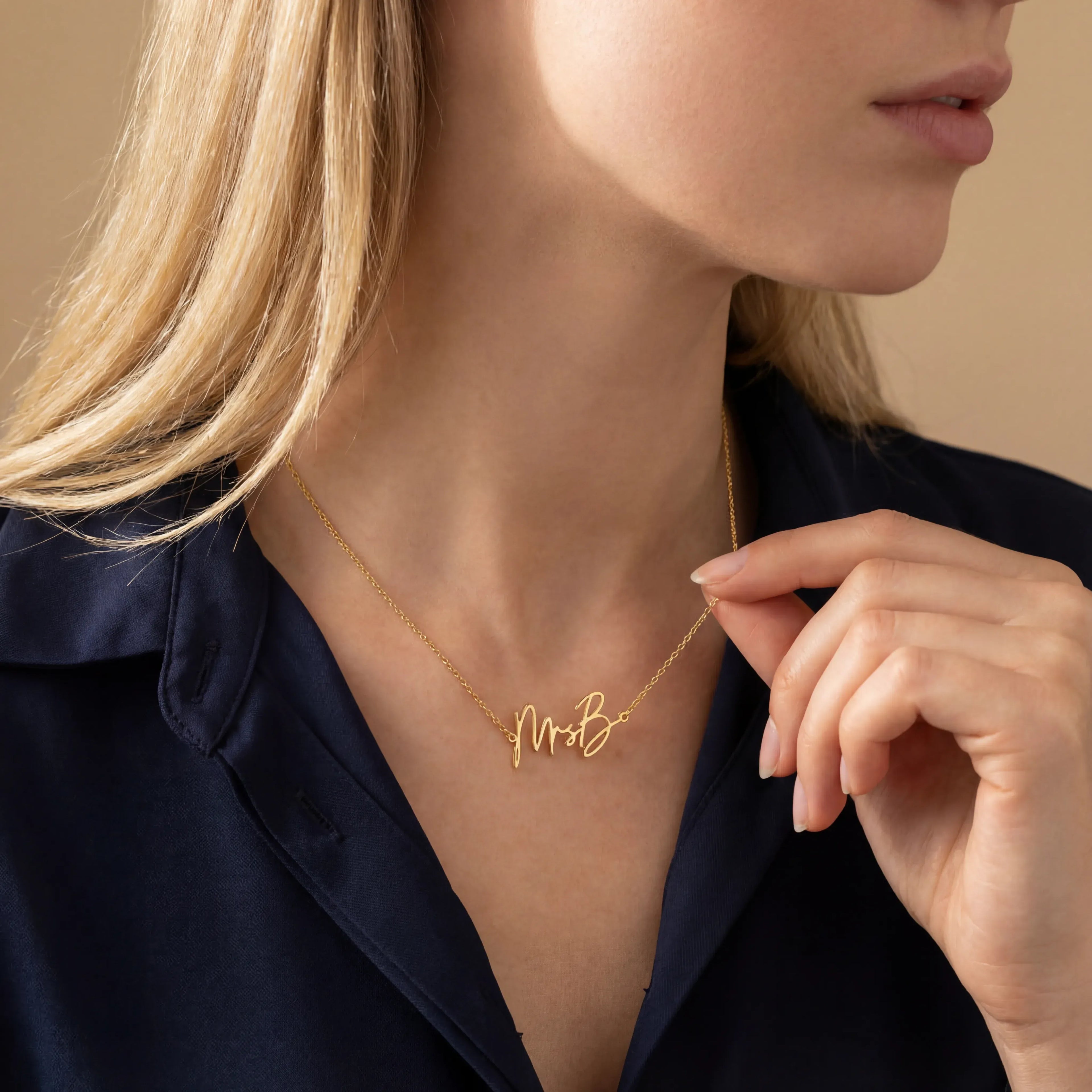 Personalised Mrs Necklace - 18ct Gold / Style 2