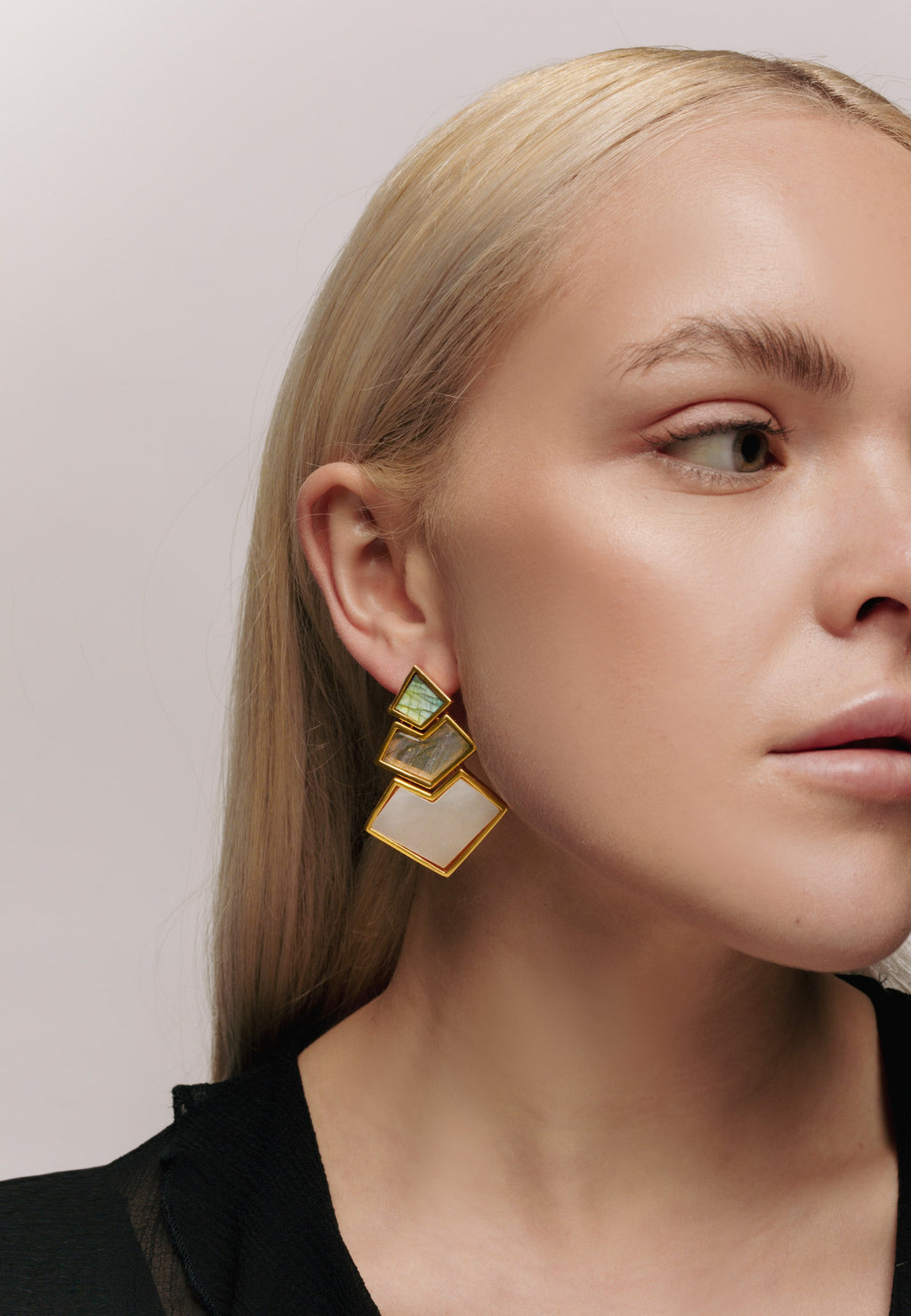 Pendientes Nefertiti Gris, Blanco