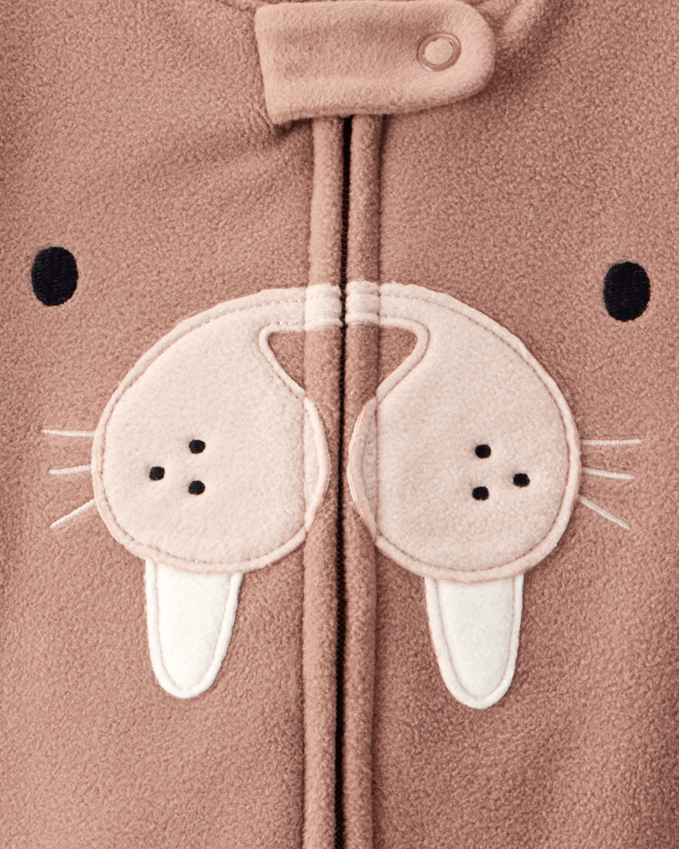 Pijama enterizo polar marrón con diseño de morsa