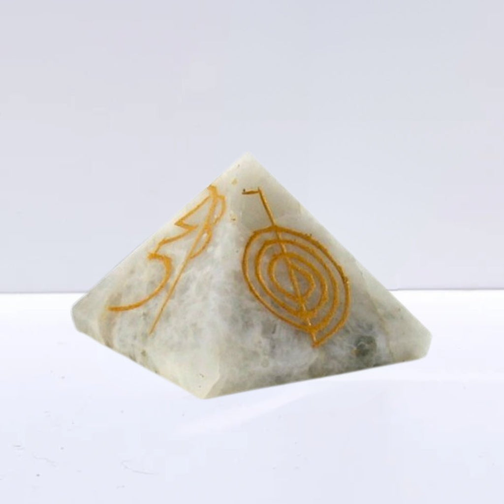 Pirámide Reiki de Piedra de Luna