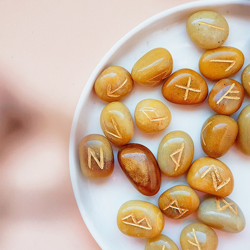 Runas Vikingas de Jaspe Amarillo