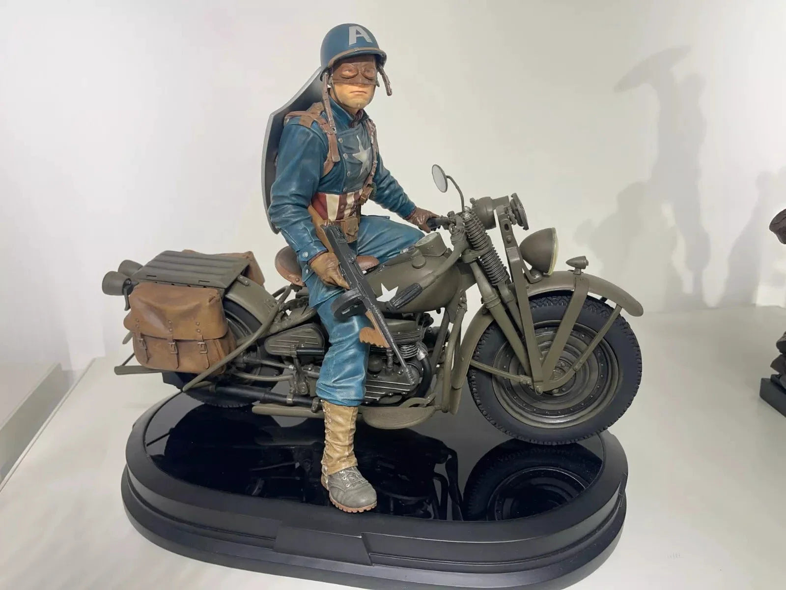 GENTLE GIANT CAPTAIN AMERICA ON MOTORCYCLE STATUE , 28CM